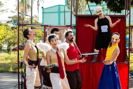 Coletivo Menelão de Teatro se apresenta no Parque da Juventude Città Di Maróstica