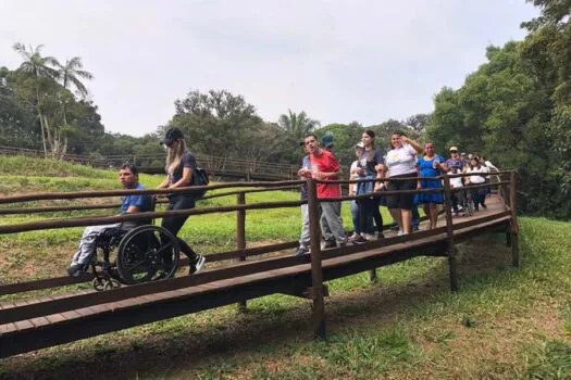 Parque Carlos Botelho comemora 42 anos com visita de alunos da APAE em trilha histórica