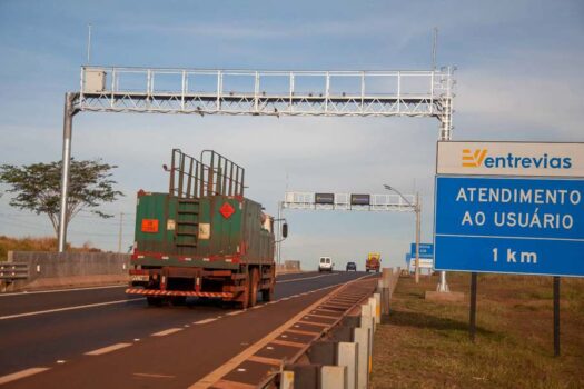 Sistema permite pesagem de caminhões em movimento nas rodovias concedidas