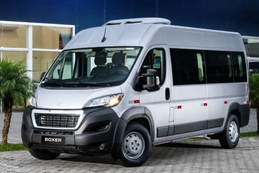 Peugeot Boxer Minibus: para o time todo (com os reservas)