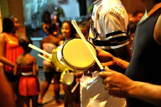 Veja onde escutar e dançar samba com influências cariocas em São Paulo