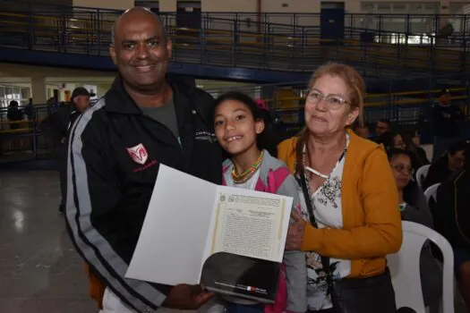 Santo André entrega 133 matrículas para moradores do Núcleo Dominicanos