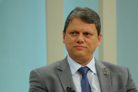 Fala de Tarcísio sobre PCC tem potencial para torná-lo inelegível por abuso de poder político