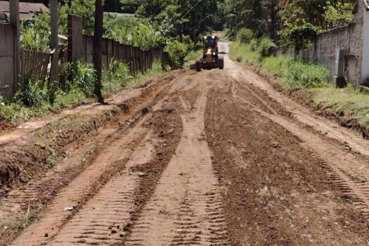 Zeladoria de Ribeirão Pires já nivelou quase 100 quilômetros de vias não pavimentadas até julho