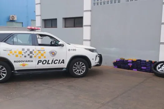 Polícia encontra quase 90 quilos de maconha dentro dos pneus de uma caminhonete