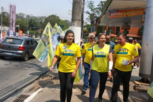 Flávia Morando percorre regiões do Alvarenga e Demarchi levando propostas à população