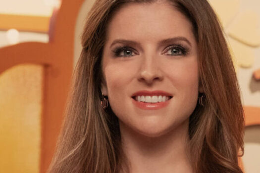 Anna Kendrick estreia bem na direção com ‘true crime’ dos anos 1970