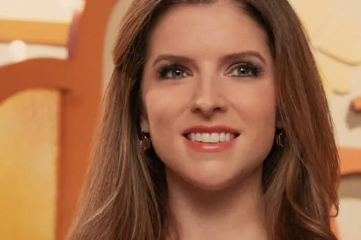 Anna Kendrick estreia bem na direção com ‘true crime’ dos anos 1970