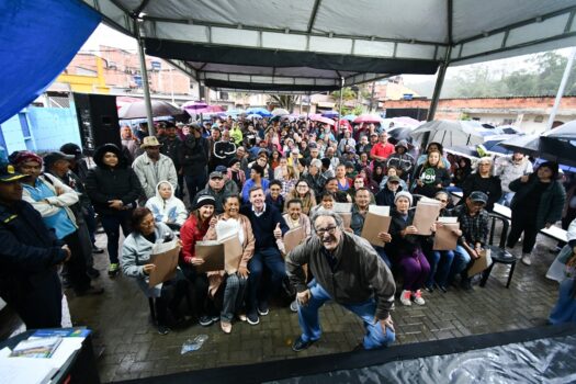 São Bernardo oficializa concessão de 275 escrituras a moradores do Capelinha