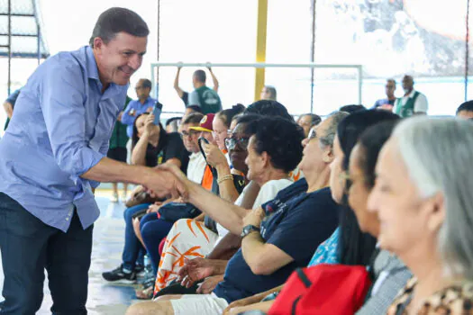 Prefeitura de São Bernardo entrega 155 escrituras a moradores do loteamento Divinéia Pantanal I