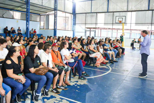 Prefeitura de São Bernardo entrega 155 escrituras a moradores do loteamento Divinéia Pantanal I