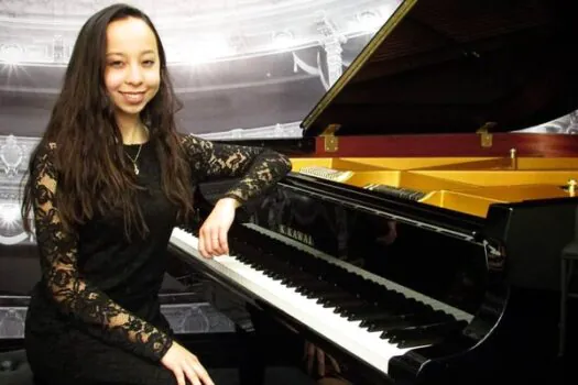 Pianista Ingrid Uemura se apresenta no Mogi Shopping