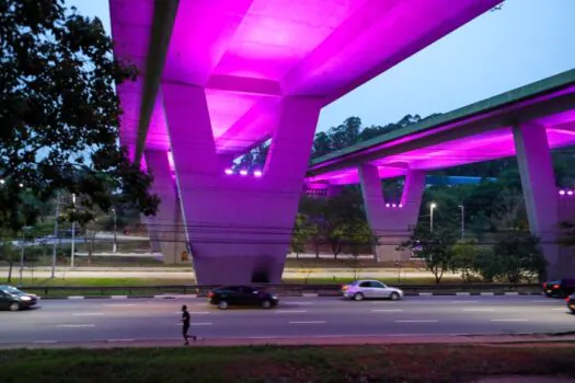 Viaduto em Diadema ganha iluminação moderna e colorida