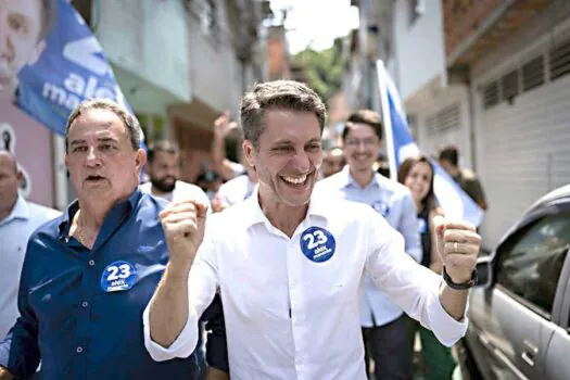 Alex tem 52,44% dos votos válidos