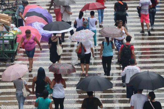 Mudança no tempo pode trazer pancadas de chuva e vento forte