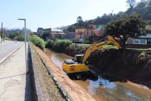 Ribeirão Pires realiza limpeza de 6 quilômetros de rios em setembro