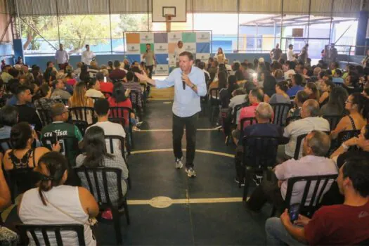 Prefeitura de São Bernardo entrega 240 escrituras na Vila Sabesp e Monte Sião