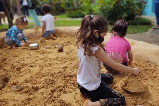 Espaço de Brincar no Sesc São Caetano oferece relaxamento, criatividade e conexão com a natureza