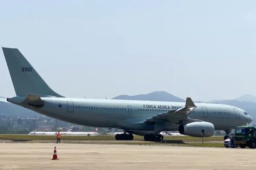 Terceiro voo com brasileiros repatriados do Líbano chega a Guarulhos