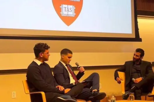 ‘Eu não sabia ganhar dinheiro’, diz Gusttavo Lima em palestra a estudantes em Harvard