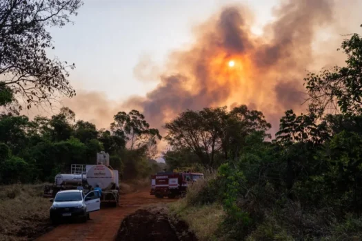 São Paulo usa 7 aeronaves no combate a incêndio em estação ecológica