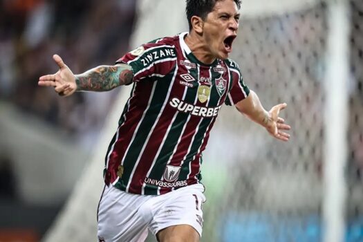 Fluminense derrota Athletico no Brasileiro