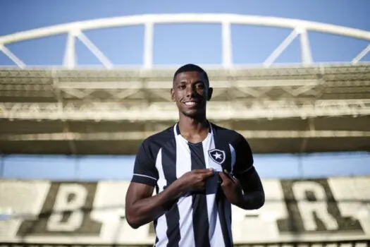 Botafogo é processado por não pagar percentual da venda de Kanu