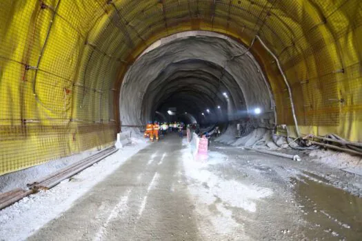 Governador realiza visita técnica às obras do pátio da Linha 6-Laranja