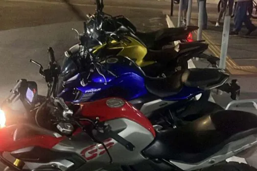 PM recupera motocicletas roubadas e apreende simulacros de armas