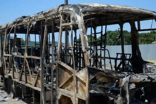 Violência faz 190 ônibus saírem de circulação na Muzema, zona oeste do Rio