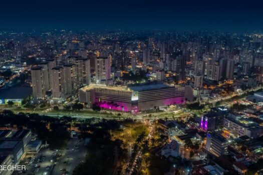 Outubro Rosa do Shopping ABC tem Banco de Peruca Móvel e cortes de cabelo gratuitos