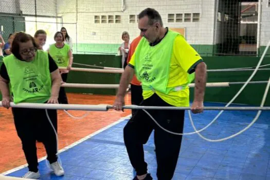 Pacientes em reabilitação pulmonar da FMABC participam de “Pebolim Humano”