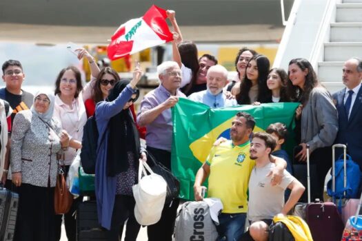 Repatriados do Líbano são recebidos por Lula em São Paulo