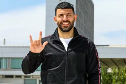 Aguero cobra Barcelona na Justiça por R$ 18 milhões em salários não pagos