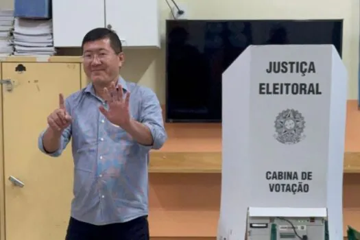 Taka Yamauchi vota no segundo turno em Diadema