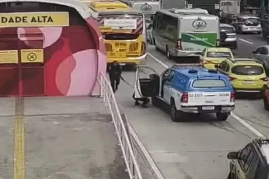 Passageiro assumiu volante de motorista baleado em operação da PM no Rio