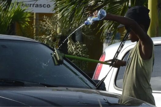 Trabalho infantil perpetua ciclo de pobreza para crianças negras