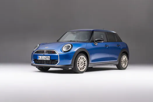 Novo MINI Cooper S 5 portas chega ao Brasil em duas versões e completamente renovado