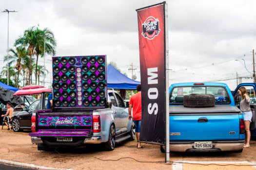 Insane Sound reuniu apaixonados por som automotivo e carros rebaixados no Parque do Peão