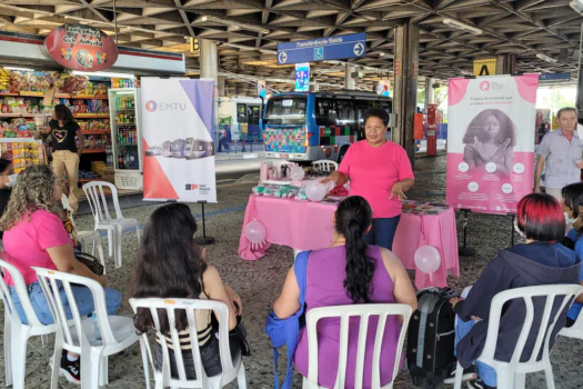 Ação do Outubro Rosa no Terminal Jabaquara da EMTU terá encaminhamento para mamografia na rede pública de saúde