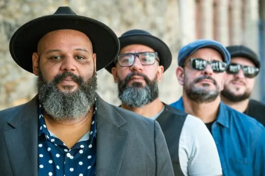 Mokambo lança álbum “Tudo Que Há de Mais Bonito” com tecladista dos Paralamas