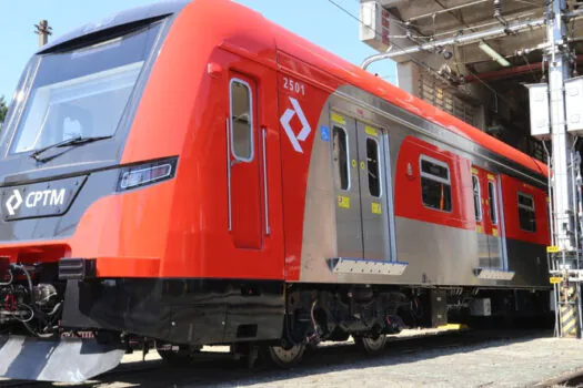 STM e Centro Paula Souza proporcionam oficina de biografia para estudantes na Estação Corinthians-Itaquera da CPTM