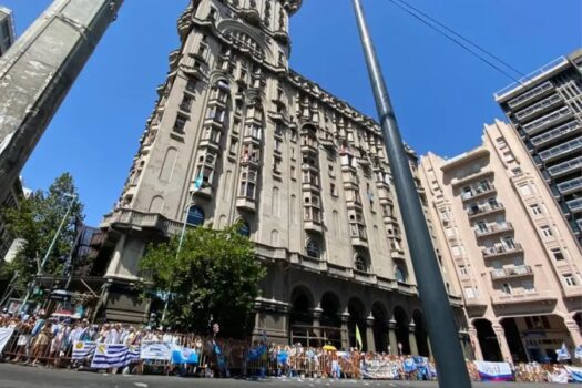 Uruguai terá 2º turno entre Frente Ampla, de esquerda, e candidato de Lacalle Pou