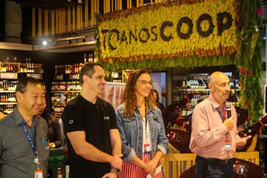 Confraria de vinhos COOP apresenta linha de rótulos importados