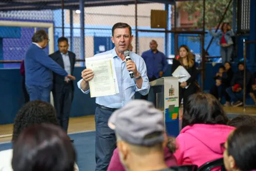 Prefeito Orlando Morando entrega 293 escrituras na Vila dos Estudantes