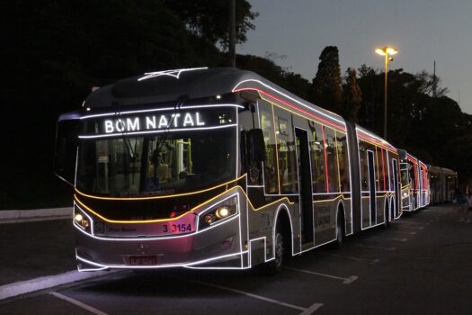 SP organiza passeio gratuito em ônibus iluminados durante o período natalino