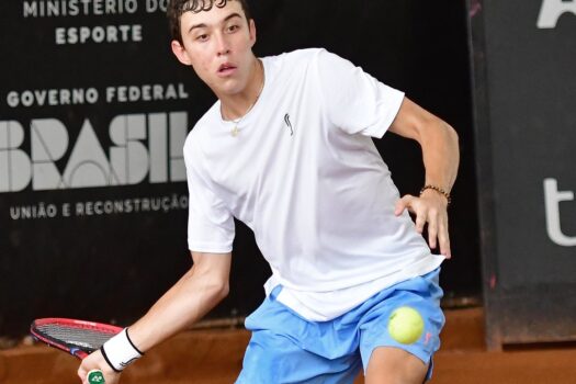 Enzo Kohlmann vence na estreia do ITF M15 de Recife