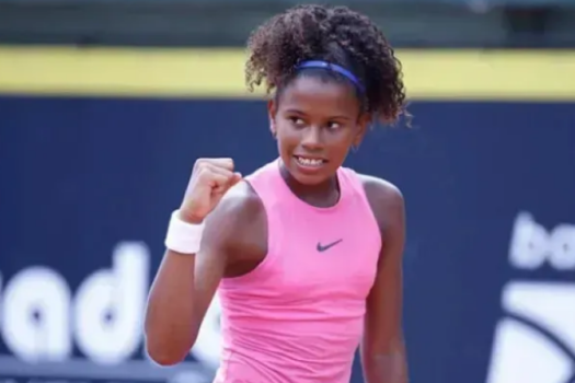 Victoria Barros, fenômeno de 14 anos, conquista lugar no ranking da WTA