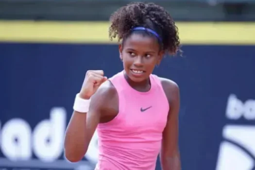 Victoria Barros, fenômeno de 14 anos, conquista lugar no ranking da WTA