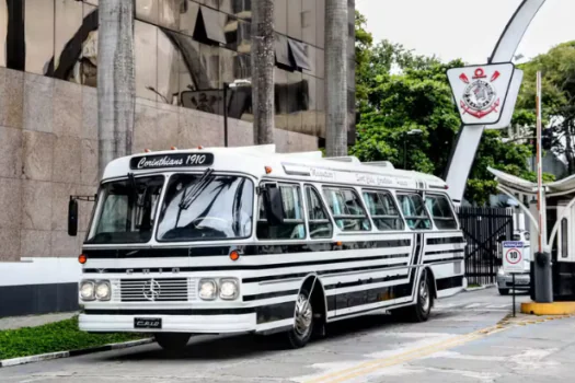 Ônibus histórico do Corinthians é restaurado